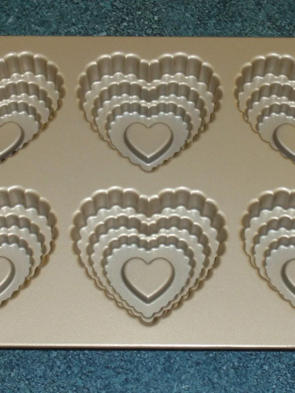 Nordic Ware Tiered Heart Shaped Cakelet Pan 3 Cups Made In USA Cookware - GIFT!